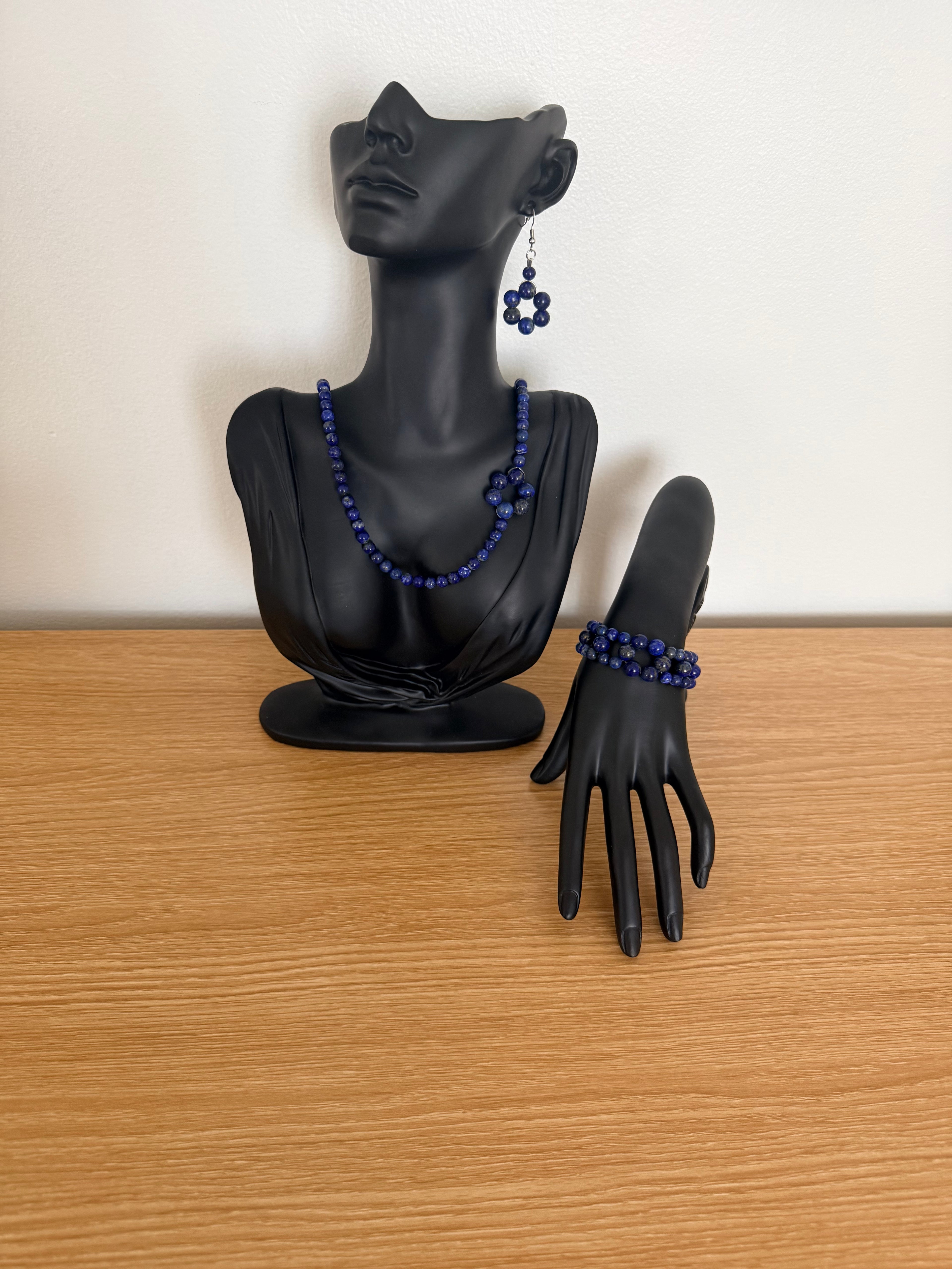 Ensemble avec pendentif intégré